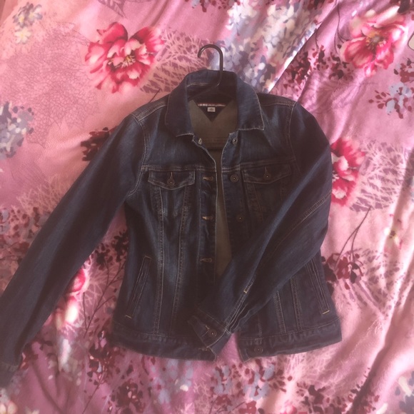 Tommy Hilfiger Medium Wash Denim Jacket - Picture 6 of 9